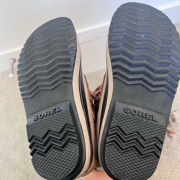 Sorel Joan of Arctic boots, size 6.5 - Picture 4 of 4